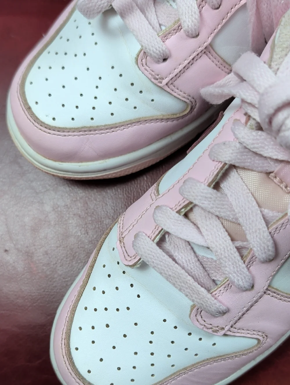 Nike Low Dunk Girl's Size 7 Y With Box